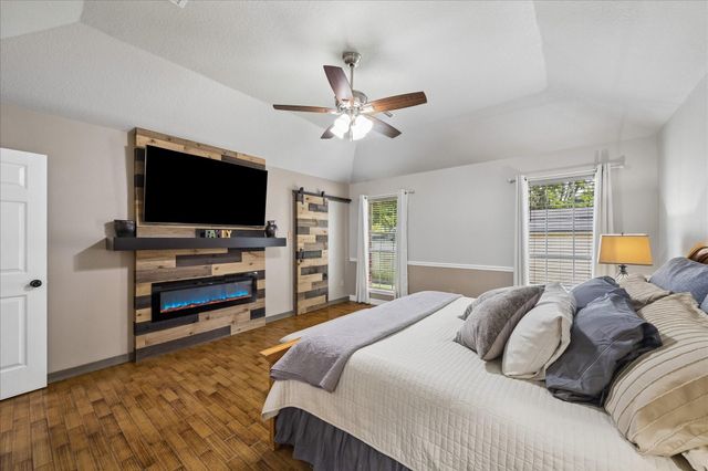 1602 Oak Place Court, Pearland, TX 77581