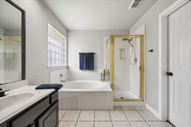 1602 Oak Place Court, Pearland, TX 77581