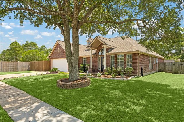 1602 Oak Place Court, Pearland, TX 77581