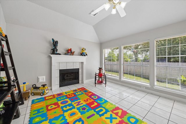 1602 Oak Place Court, Pearland, TX 77581
