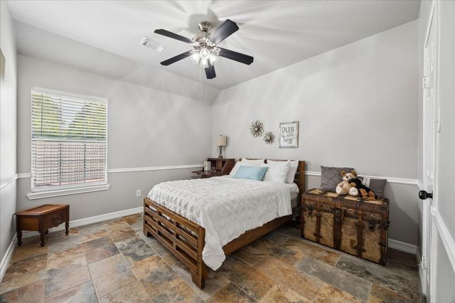 1602 Oak Place Court, Pearland, TX 77581