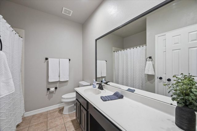 1602 Oak Place Court, Pearland, TX 77581
