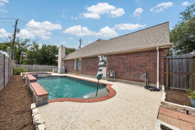 1602 Oak Place Court, Pearland, TX 77581