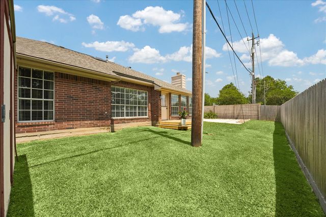 1602 Oak Place Court, Pearland, TX 77581