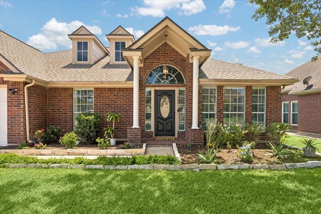 1602 Oak Place Court, Pearland, TX 77581