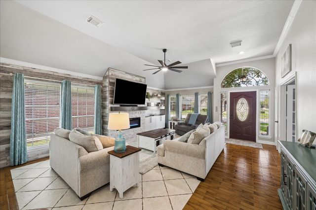 1602 Oak Place Court, Pearland, TX 77581