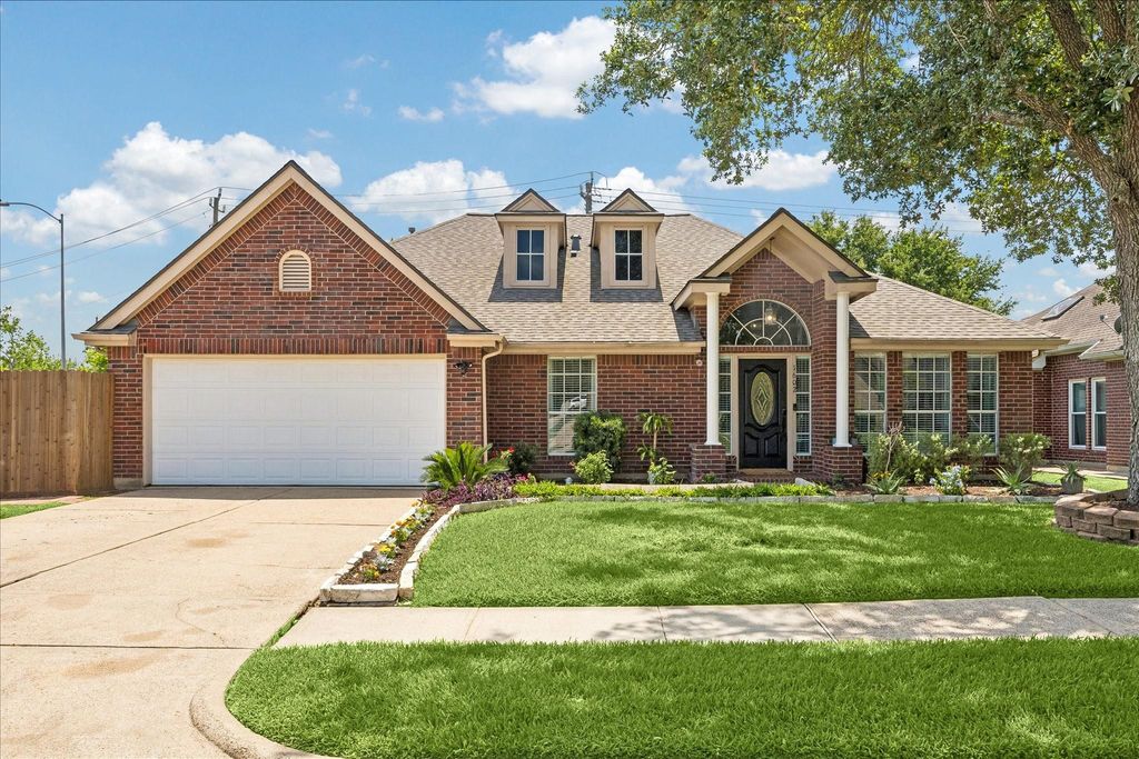 1602 Oak Place Court, Pearland, TX 77581