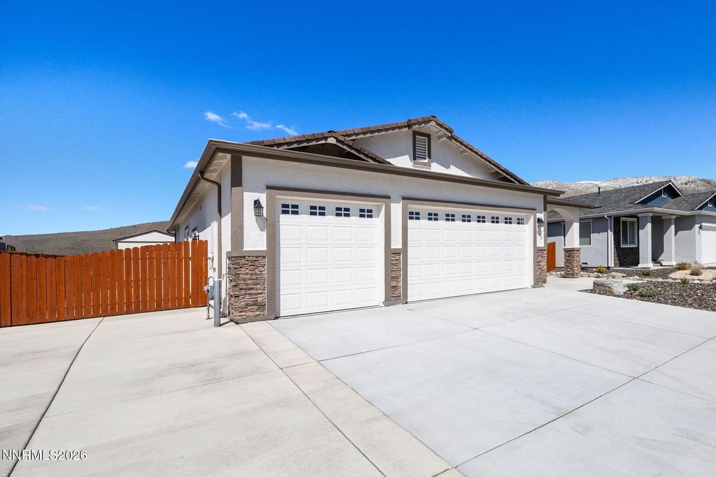 Image 3 of property listing at 19013 Alpine Walk Court, Reno, NV 89508