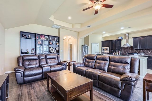 206 Swenson DR, Hutto, TX 78634