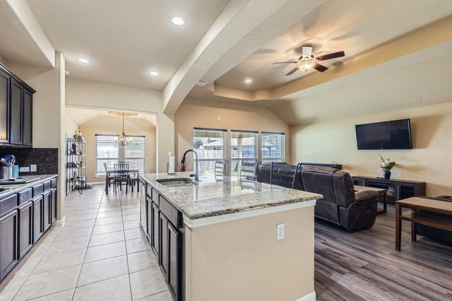 206 Swenson DR, Hutto, TX 78634