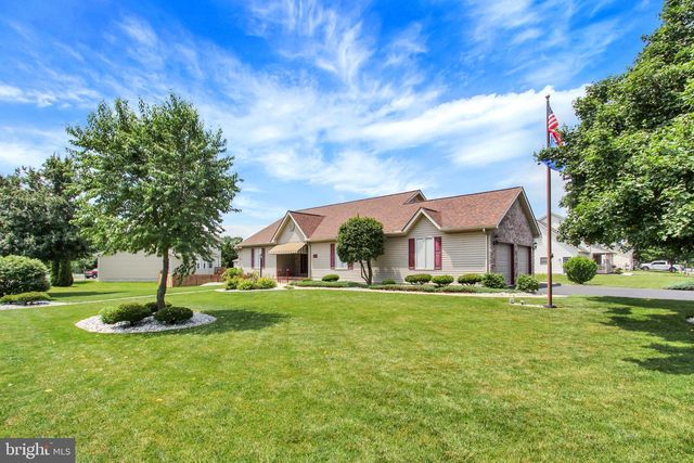 3 CLOVER DR, Littlestown, PA 17340