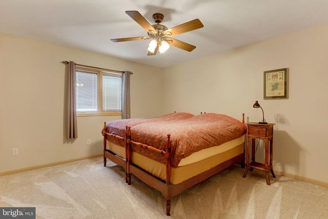 3 CLOVER DR, Littlestown, PA 17340