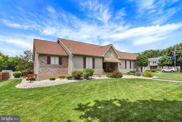 3 CLOVER DR, Littlestown, PA 17340