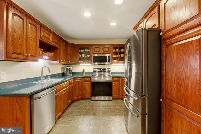 3 CLOVER DR, Littlestown, PA 17340