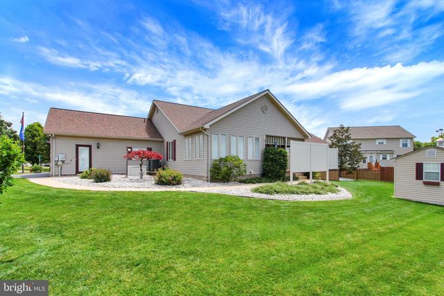 3 CLOVER DR, Littlestown, PA 17340