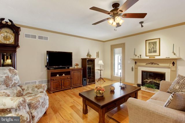 3 CLOVER DR, Littlestown, PA 17340
