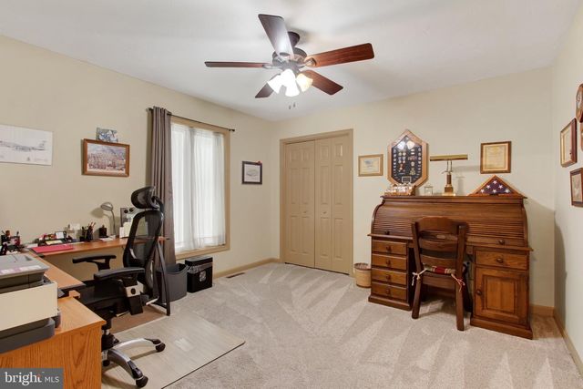 3 CLOVER DR, Littlestown, PA 17340