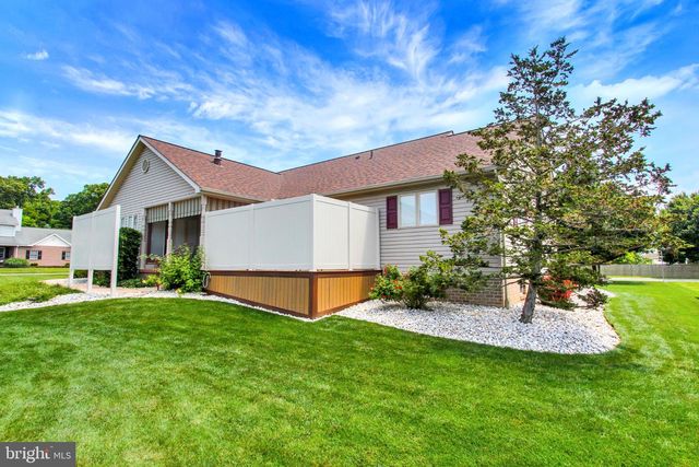 3 CLOVER DR, Littlestown, PA 17340