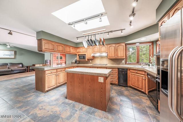 350 Black Pine Court, Reno, NV 89511