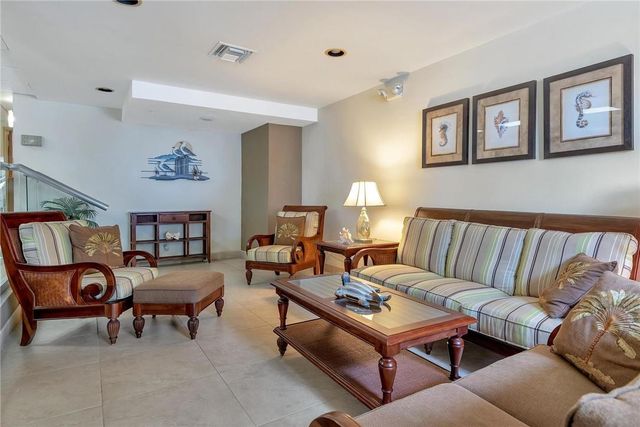 1009 N Ocean Blvd 303, Pompano Beach, FL 33062