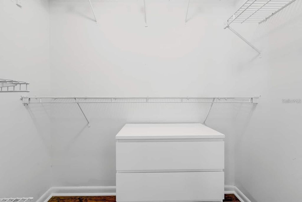 Image 12 of property listing at 1330 PEACHFIELD DRIVE, Valrico, FL 33596