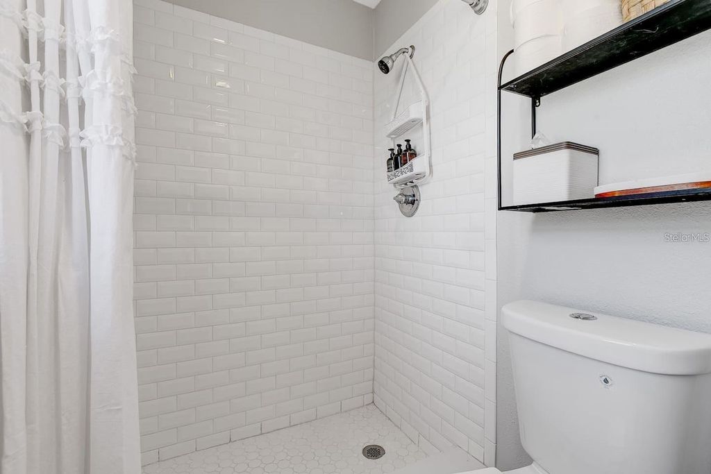 Image 14 of property listing at 1330 PEACHFIELD DRIVE, Valrico, FL 33596