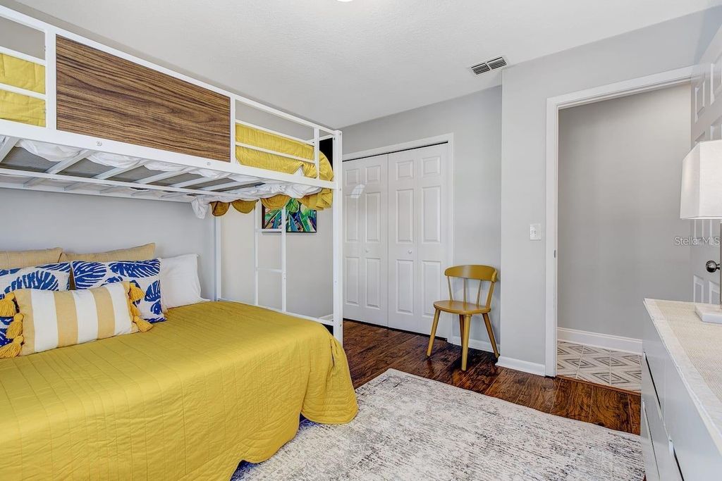 Image 17 of property listing at 1330 PEACHFIELD DRIVE, Valrico, FL 33596