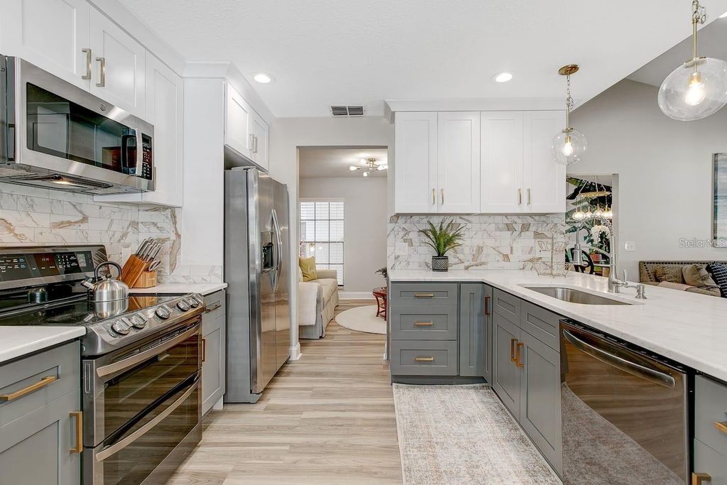 Image 8 of property listing at 1330 PEACHFIELD DRIVE, Valrico, FL 33596