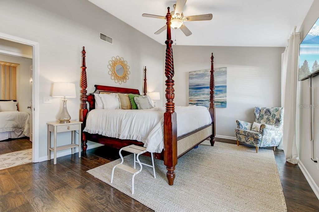 Image 10 of property listing at 1330 PEACHFIELD DRIVE, Valrico, FL 33596