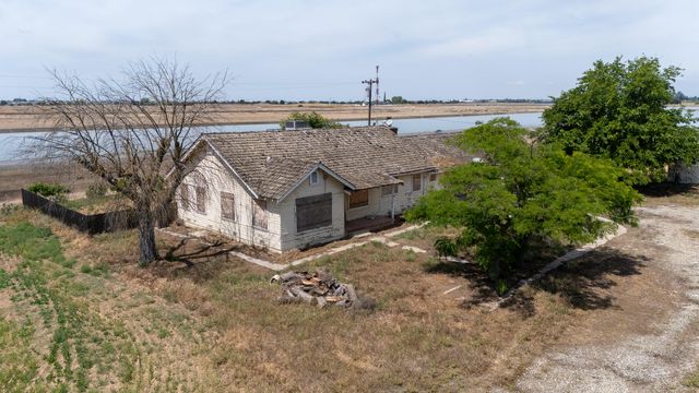 6766 Avenue 408, Dinuba, CA 93618