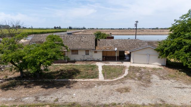 6766 Avenue 408, Dinuba, CA 93618