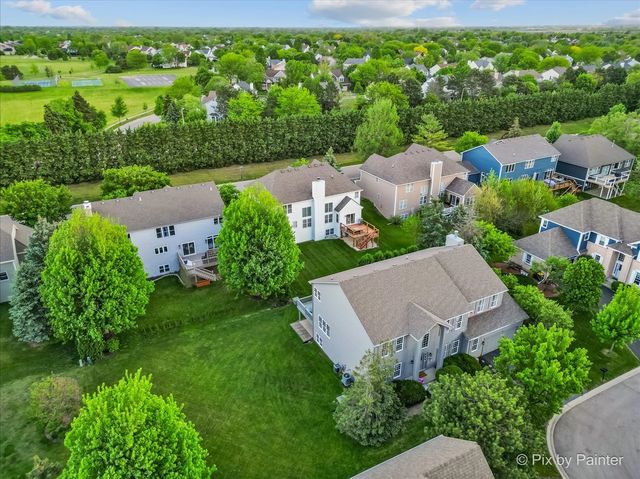 9 Laurel Valley Court, Lake In The Hills, IL 60156