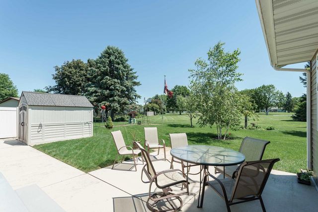 988 Nantucket Drive, Janesville, WI 53546