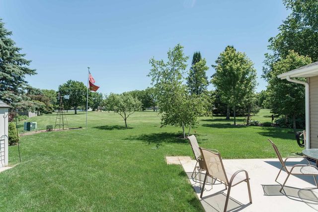 988 Nantucket Drive, Janesville, WI 53546