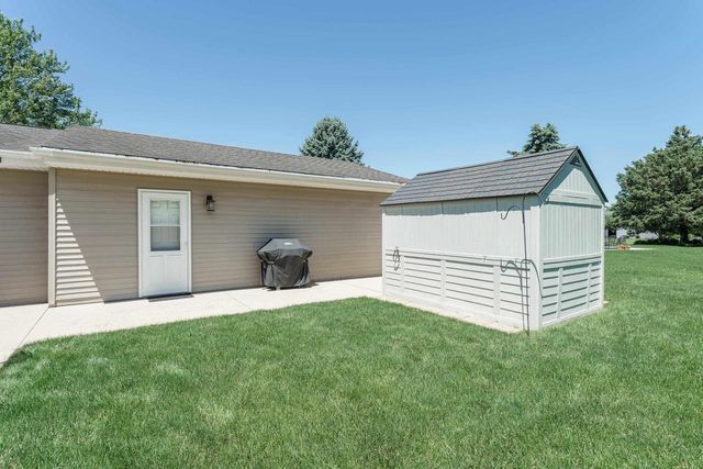 988 Nantucket Drive, Janesville, WI 53546