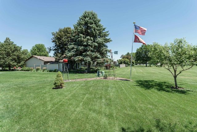 988 Nantucket Drive, Janesville, WI 53546