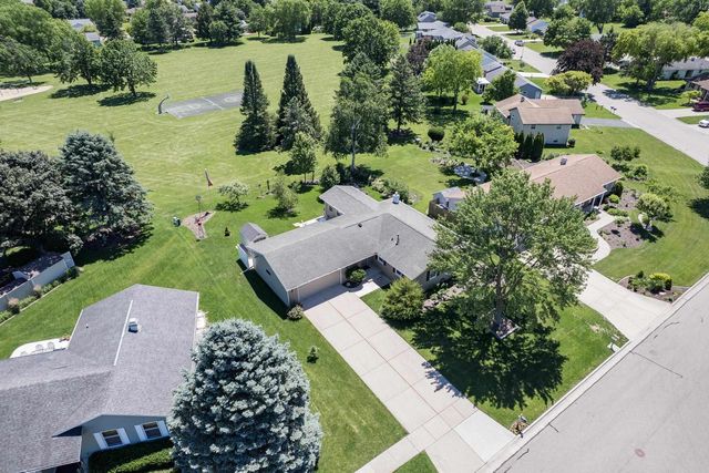 988 Nantucket Drive, Janesville, WI 53546