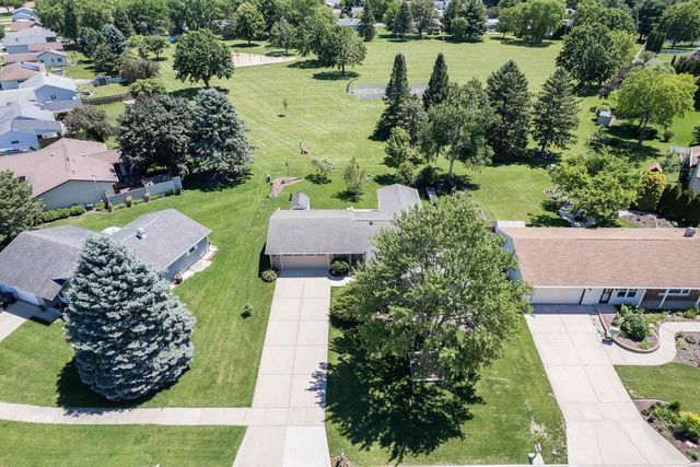 988 Nantucket Drive, Janesville, WI 53546