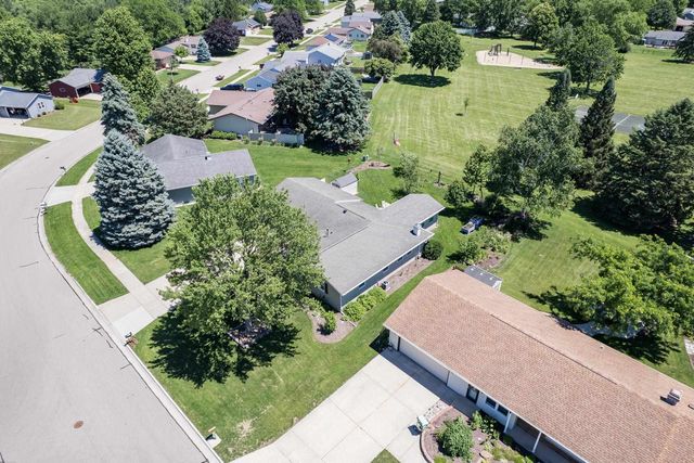 988 Nantucket Drive, Janesville, WI 53546