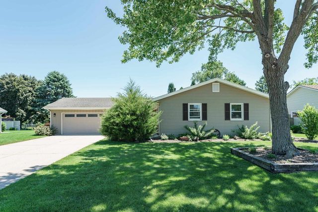 988 Nantucket Drive, Janesville, WI 53546