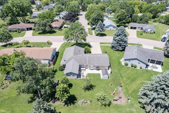 988 Nantucket Drive, Janesville, WI 53546