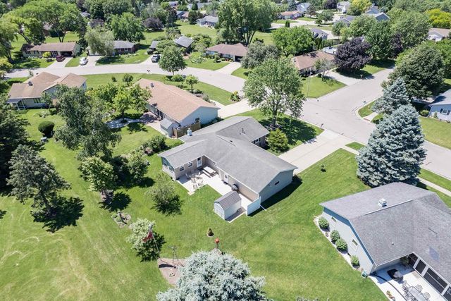 988 Nantucket Drive, Janesville, WI 53546
