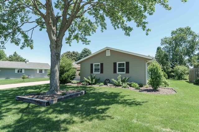 988 Nantucket Drive, Janesville, WI 53546