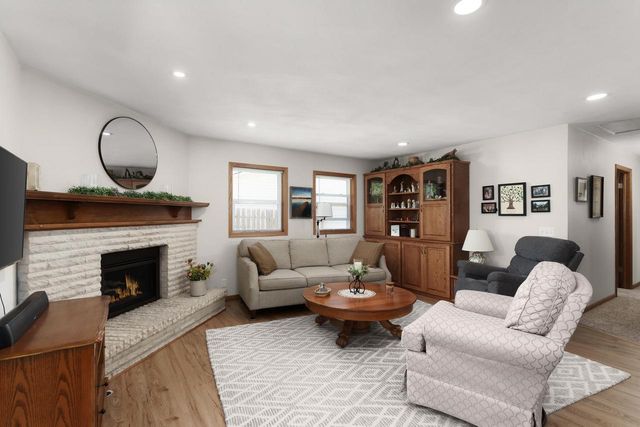 988 Nantucket Drive, Janesville, WI 53546