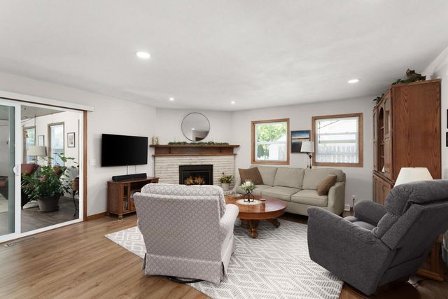 988 Nantucket Drive, Janesville, WI 53546