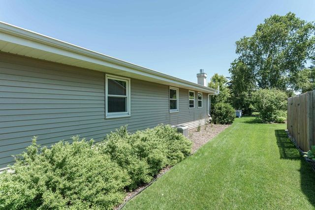988 Nantucket Drive, Janesville, WI 53546