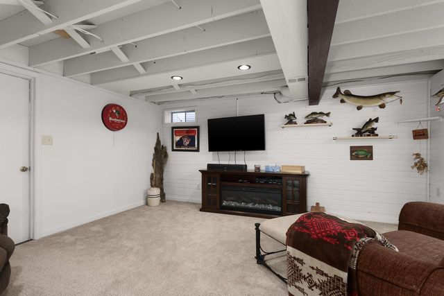 988 Nantucket Drive, Janesville, WI 53546