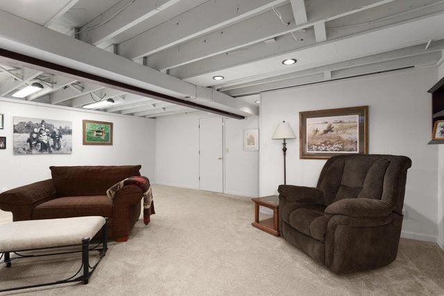 988 Nantucket Drive, Janesville, WI 53546