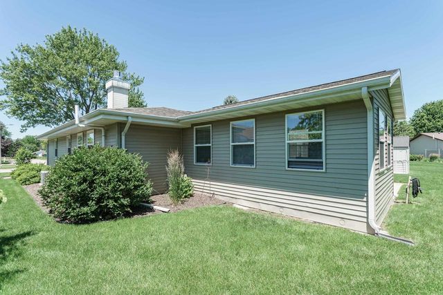 988 Nantucket Drive, Janesville, WI 53546