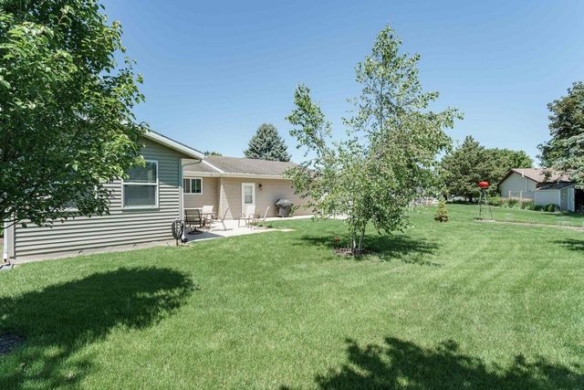 988 Nantucket Drive, Janesville, WI 53546